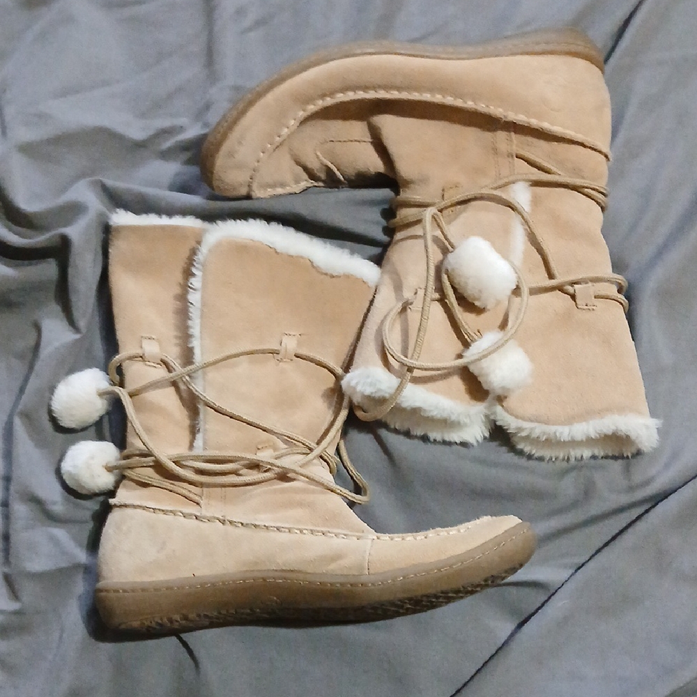 Airwalk, Sz.7. Cozy Tan Winter Suede‎ Boots with Faux Fur Trim